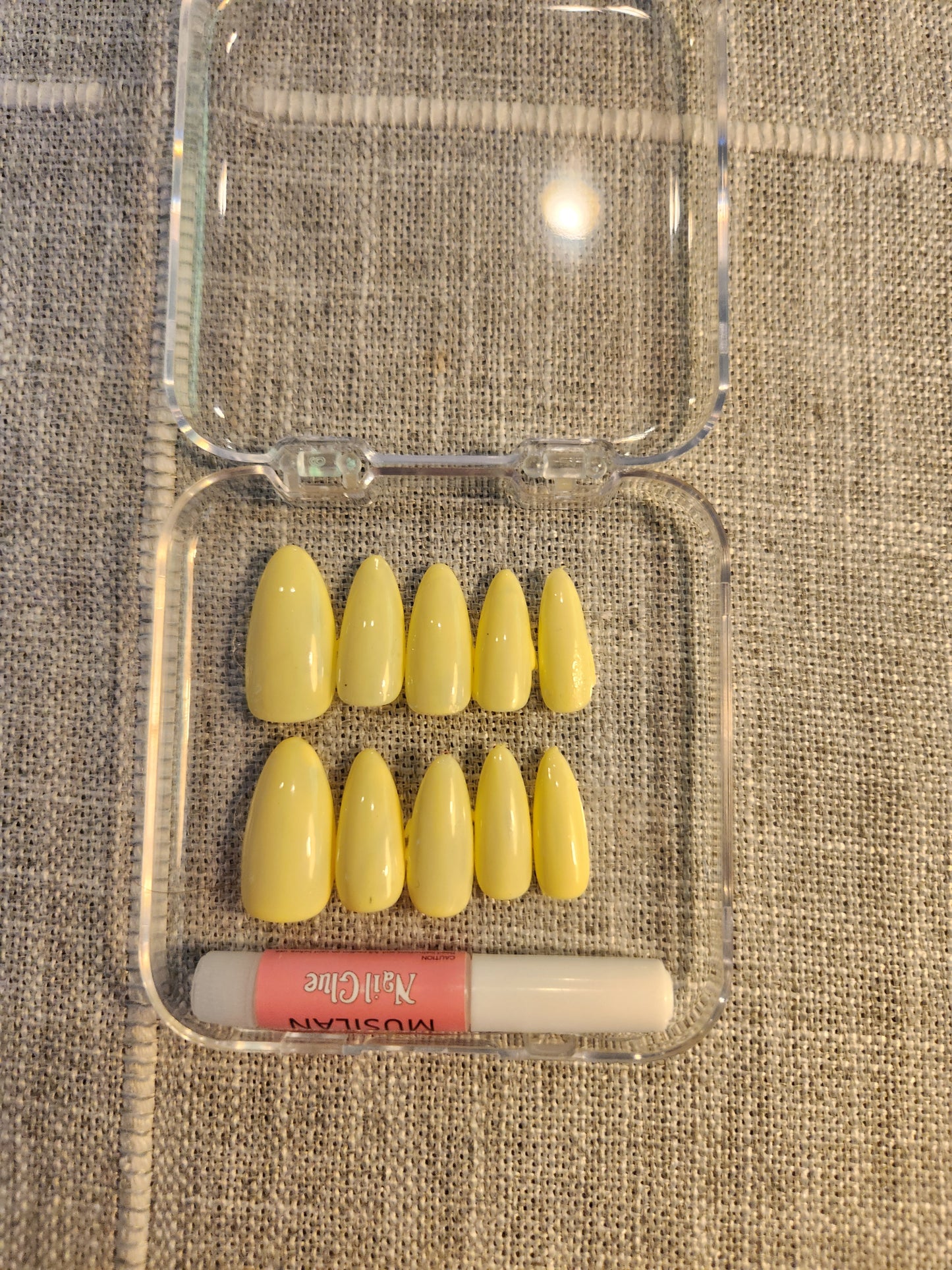 Butter yellow nail set (Copy)