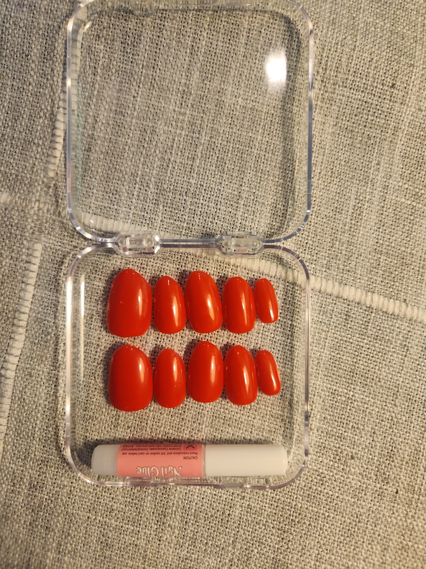 Red nail set